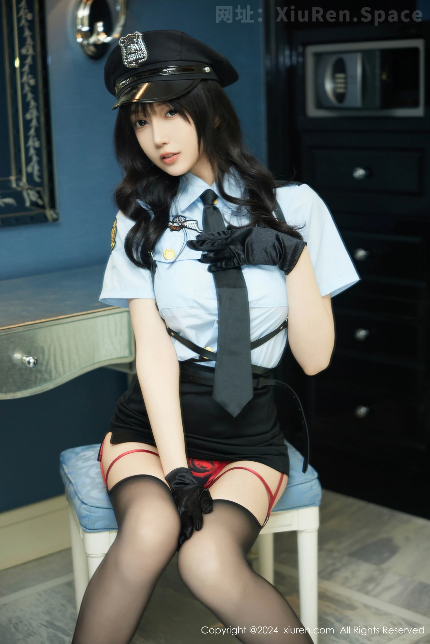 图片[5]-[XiuRen秀人网] VOL.9185 模特玥儿玥er蓝色制服露情趣内衣配黑丝吊袜秀曼妙身姿诱惑写真67P-秀人网官方网站